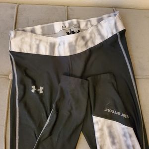 2 pairs of under armour leggings